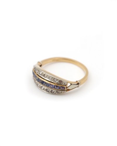 Anello di fidanzamento con giarrettiera Art Déco in oro 18 carati e platino con zaffiri e diamanti
