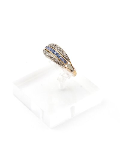Anello di fidanzamento con giarrettiera Art Déco in oro 18 carati e platino con zaffiri e diamanti