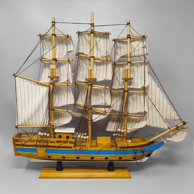 Superbe maquette du HMS Endeavour des années 1970. Fabriquée à la main en Angleterre.