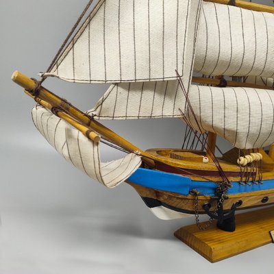 Superbe maquette du HMS Endeavour des années 1970. Fabriquée à la main en Angleterre.