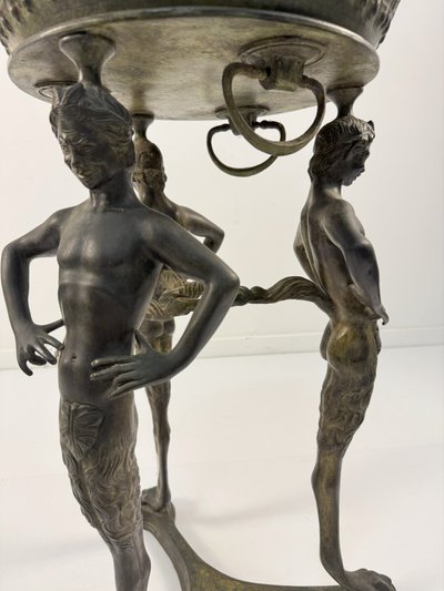 Pot de fleurs en bronze bruni, XIXe siècle