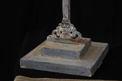 Coppia di basi per lampade in ghisa laccata blu e bianca