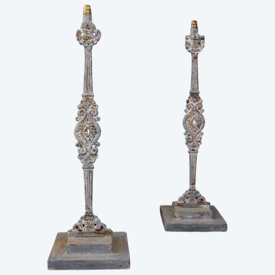 Coppia di basi per lampade in ghisa laccata blu e bianca