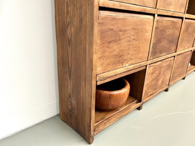 Meuble de métier ancien à 24 casiers