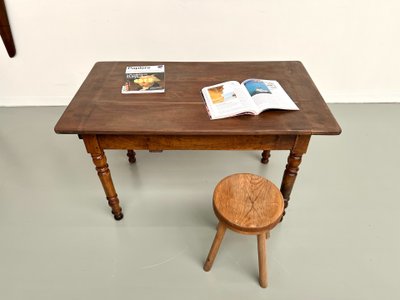 Petite table ancienne en noyer, 1890