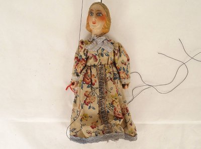 Ensemble 14 marionnettes tchèques à tringles Diable Roi Reine Magicien XIXè