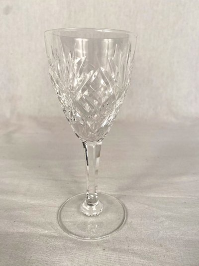 Saint-Louis, Chantilly model. Set of nine wine glasses. H 15 cm