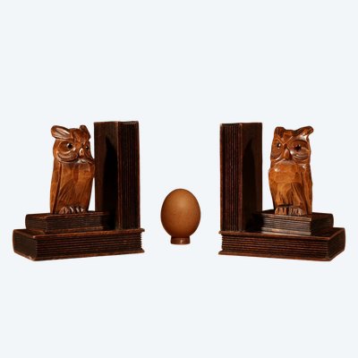  Paire de serre-livres sculptés en forme de hibou, Forêt-Noire, vers 1900-1920.