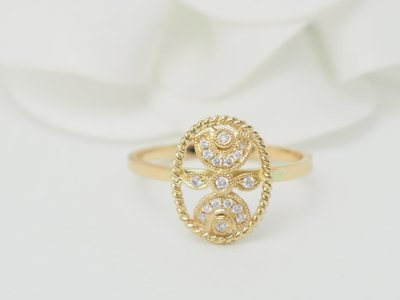 Bague ajourée en or jaune et diamants 