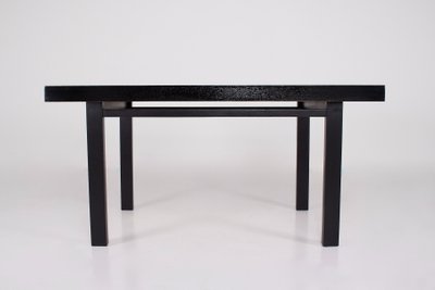 Table Brutaliste Noire à Allonge