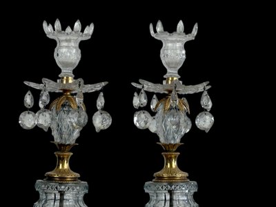 PAIR OF 19TH CENTURY TWO-TONE WEDGWOOD PORCELAIN AND CRYSTAL CANDLESTICKS