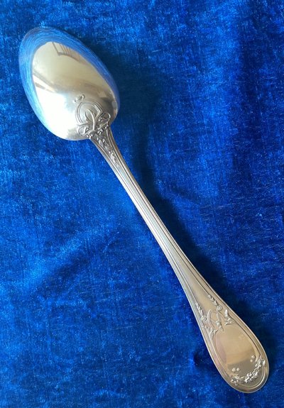 Serving spoon.