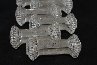 6 poggiacoltelli in vetro stampato con uccelli e volute, stile giapponese, circa 1900