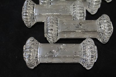 6 poggiacoltelli in vetro stampato con uccelli e volute, stile giapponese, circa 1900