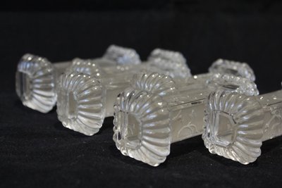 6 poggiacoltelli in vetro stampato con uccelli e volute, stile giapponese, circa 1900