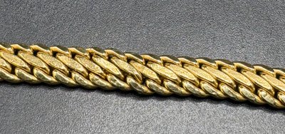 COLLIER OR