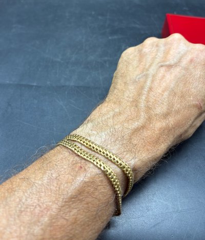 COLLIER OR
