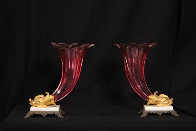 Paire de vases rythons en verre rubis doré, Russie, milieu du XIXes