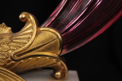 Paire de vases rythons en verre rubis doré, Russie, milieu du XIXes