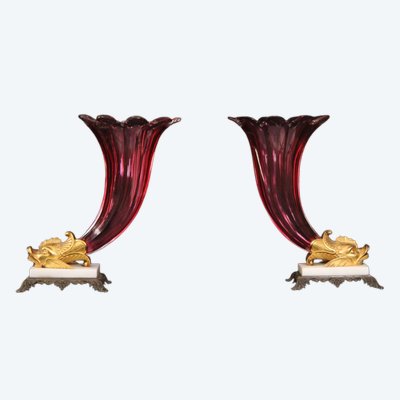 Paire de vases rythons en verre rubis doré, Russie, milieu du XIXes