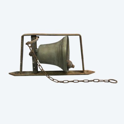 Cloche de maison et son support vers 1900