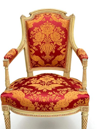 COPPIA DI POLTRONE EPOCA LUIGI XVI CON GAMBE A SPIRALE IN LEGNO LACCATO E TESSUTO