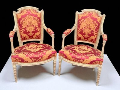COPPIA DI POLTRONE EPOCA LUIGI XVI CON GAMBE A SPIRALE IN LEGNO LACCATO E TESSUTO