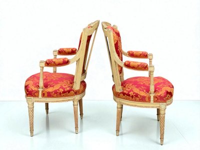 COPPIA DI POLTRONE EPOCA LUIGI XVI CON GAMBE A SPIRALE IN LEGNO LACCATO E TESSUTO