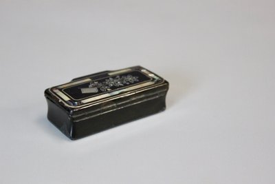 Tabatière en corne et incrustation fin XIX