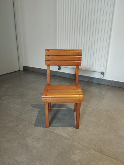 Sedia antica per bambini - periodo vintage