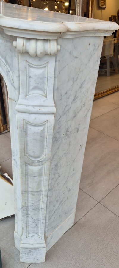 Cheminee Louis  XV Pompadour blanche