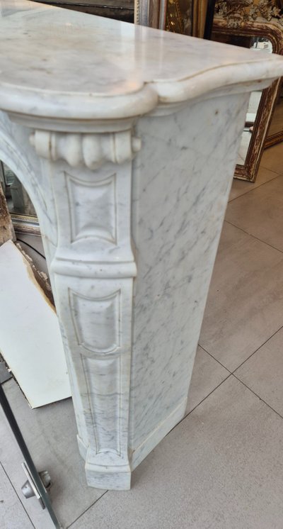 Cheminee Louis  XV Pompadour blanche