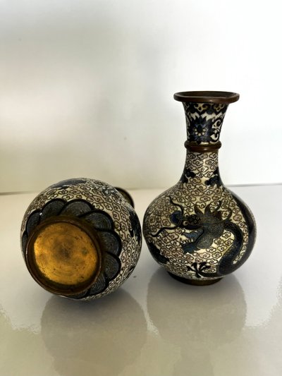 Paire de petits vases cloisonnés, Chine