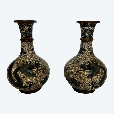Paire de petits vases cloisonnés, Chine