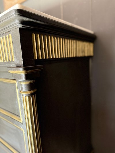Napoleon III Kommode aus dem Ende des 19. Jahrhunderts, reiche Patina in Schwarz und Gold