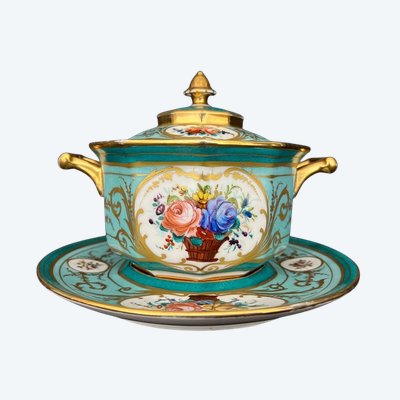 Bonbonschale mit Deckel und Untertasse aus französischem Porzellan, verziert mit Türkis, Gold und Blumen.