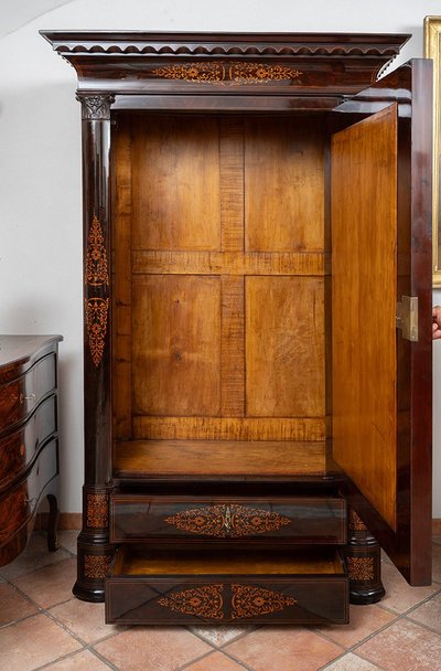 Armoire Smith napolitaine ancienne du début du 19ème siècle.