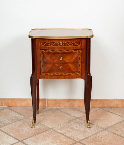 Antico comodino del XIX secolo.Francia