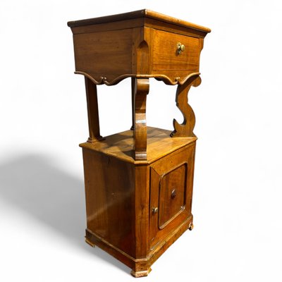 Élégante table de chevet en forme de virgule de la fin du XIXe siècle