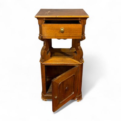 Élégante table de chevet en forme de virgule de la fin du XIXe siècle