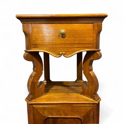 Élégante table de chevet en forme de virgule de la fin du XIXe siècle