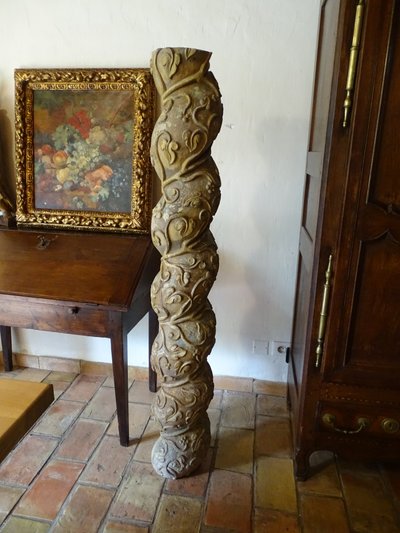 18th century Salomonic column with natural decor