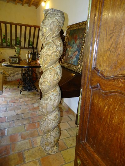 18th century Salomonic column with natural decor