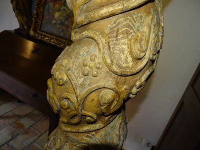 18th century Salomonic column with natural decor