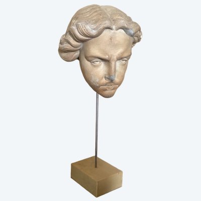 Antica testa di terracotta