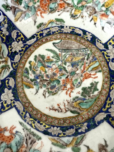 LARGE POLYCHROME ENAMEL BOWL CHINA /CANTON 19th A DECORATION OF BATTLE SCENES
