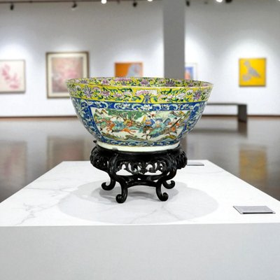 LARGE POLYCHROME ENAMEL BOWL CHINA /CANTON 19th A DECORATION OF BATTLE SCENES