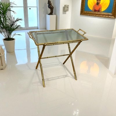 MAISON BAGUES DES ANNÉES 70 / DESSERTE EN MÉTAL DORÉ A DÉCOR DE BAMBOU
