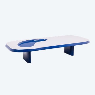 Table basse de forme organique en aluminium et laque. Contemporain.LS65003009M