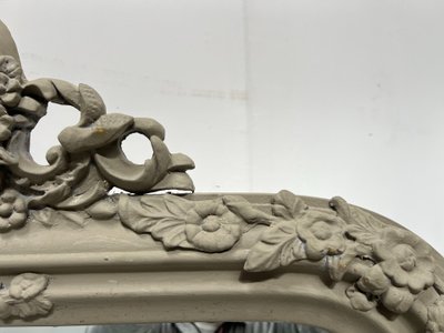 Specchio in stile Luigi XV in legno e stucco patinato XX secolo